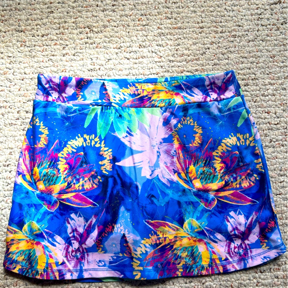 Colorful DSG  golf skort, size M (10-12)